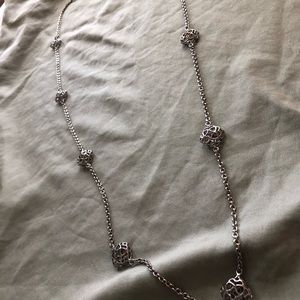 KENDRA SCOTT NEMARA LONG NECKLACE IN SILVER